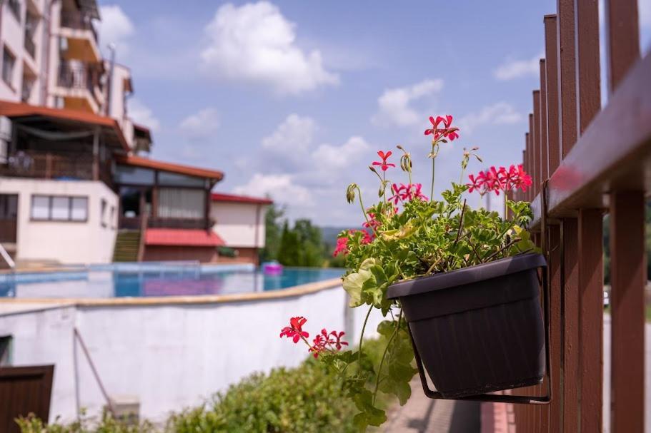 Tryavna Lake Hotel & Spa Экстерьер фото